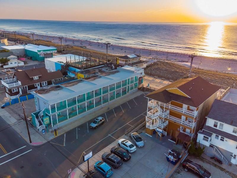 Boardwalk Sand Surf Inn Oceanfront image