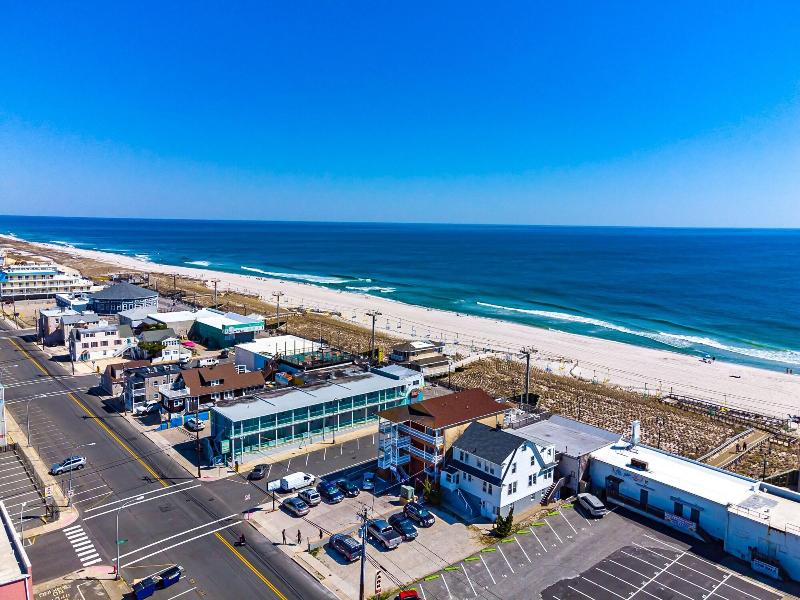 Boardwalk Sand Surf Inn Oceanfront — general view