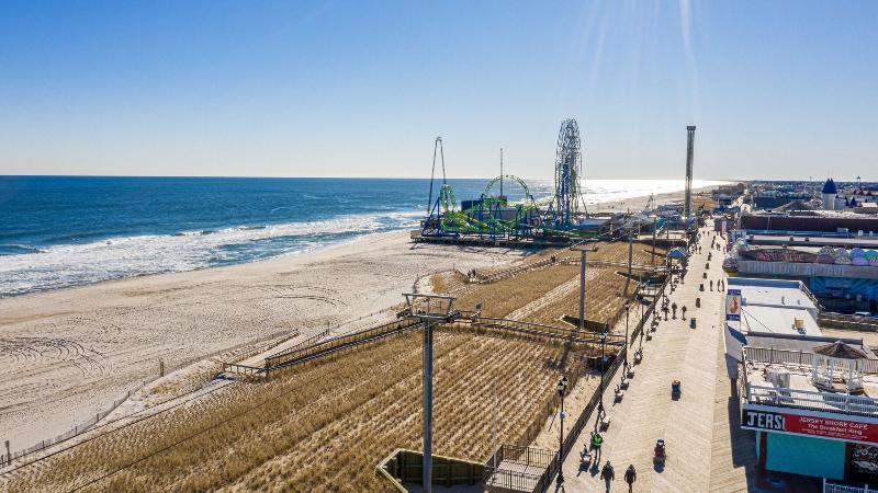 Boardwalk Sand Surf Inn Oceanfront image