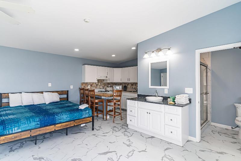 Boardwalk Sand Surf Inn Oceanfront image