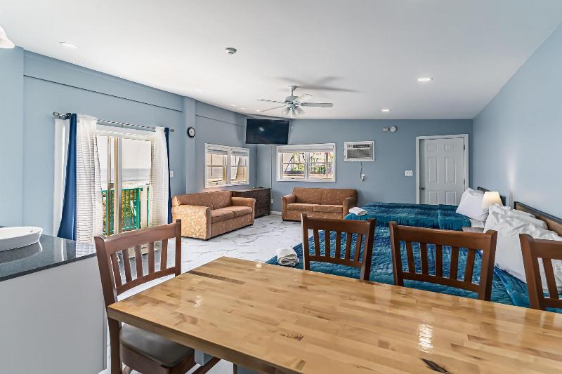 Boardwalk Sand Surf Inn Oceanfront image