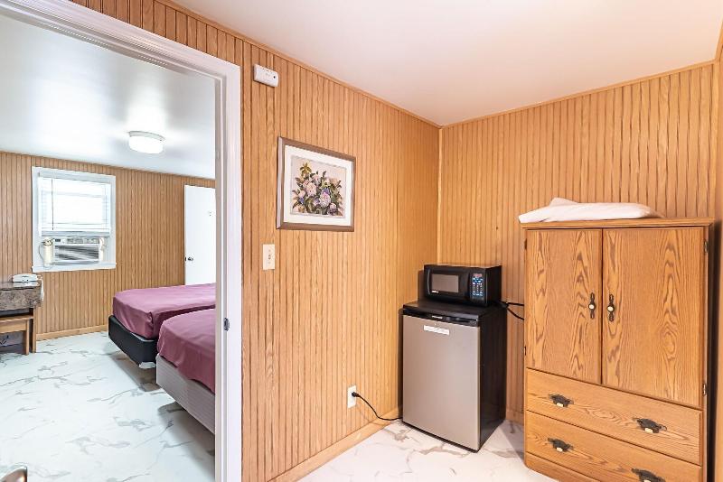 Boardwalk Sand Surf Inn Oceanfront image