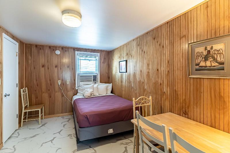 Boardwalk Sand Surf Inn Oceanfront image