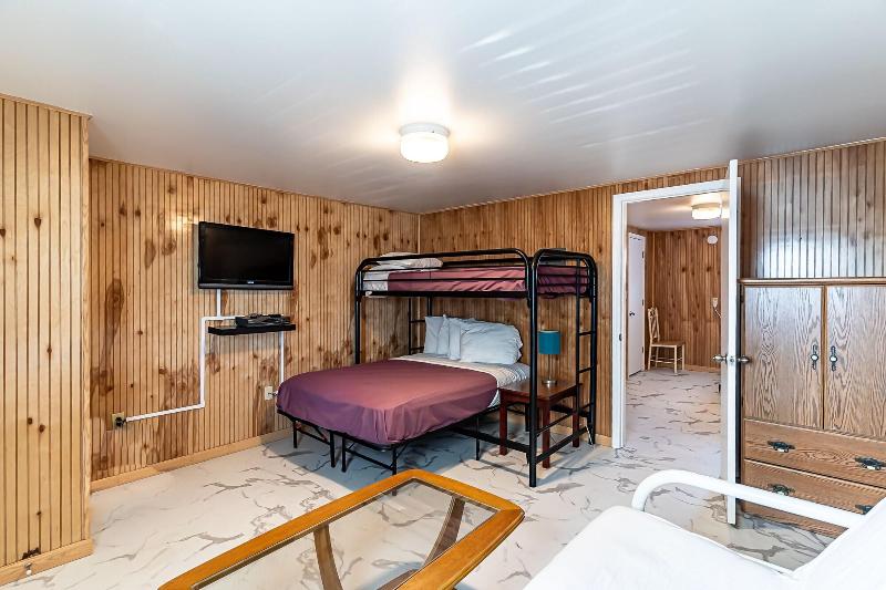 Boardwalk Sand Surf Inn Oceanfront image