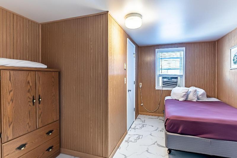 Boardwalk Sand Surf Inn Oceanfront image