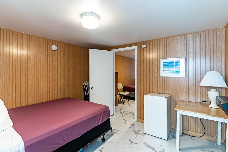 Boardwalk Sand Surf Inn Oceanfront image