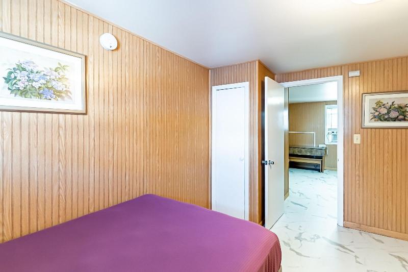 Boardwalk Sand Surf Inn Oceanfront image