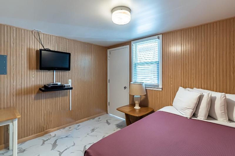 Boardwalk Sand Surf Inn Oceanfront image