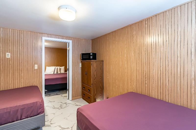 Boardwalk Sand Surf Inn Oceanfront image