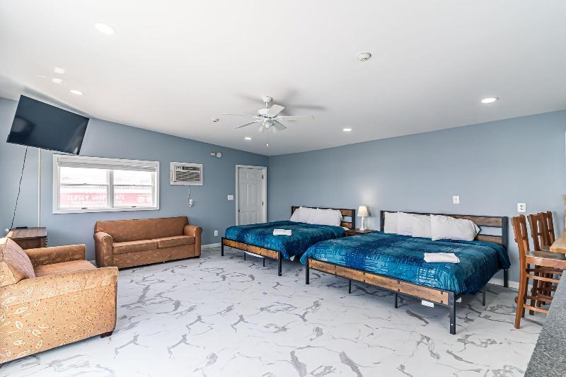 Boardwalk Sand Surf Inn Oceanfront image