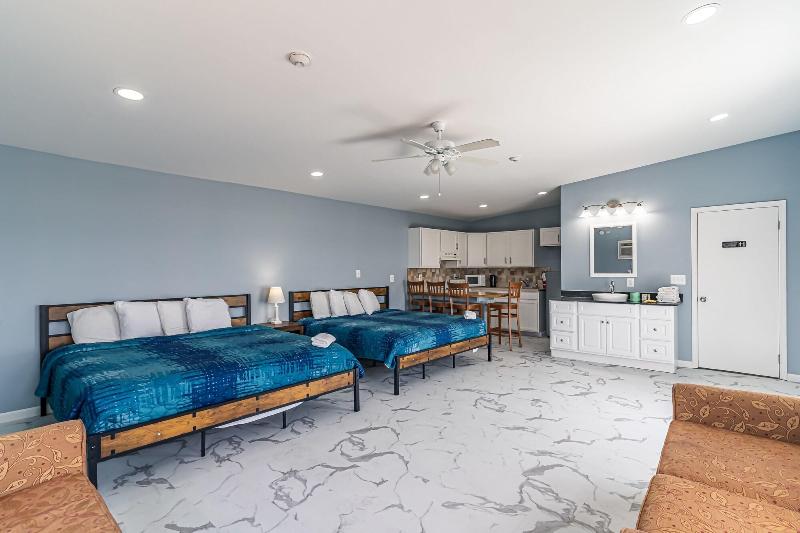 Boardwalk Sand Surf Inn Oceanfront image
