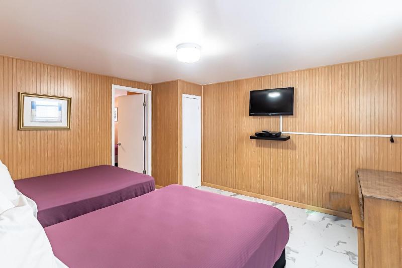 Boardwalk Sand Surf Inn Oceanfront image