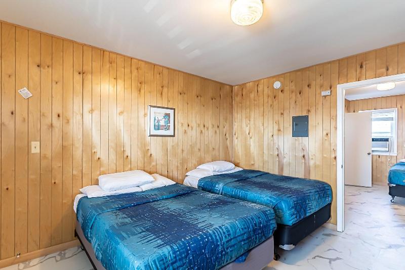 Boardwalk Sand Surf Inn Oceanfront image