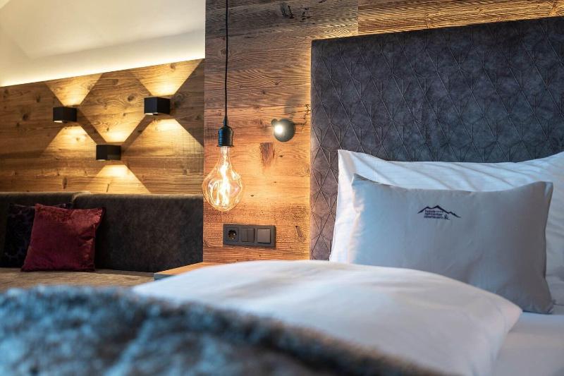Hotel Zehnerkar Hotel Obertauern image