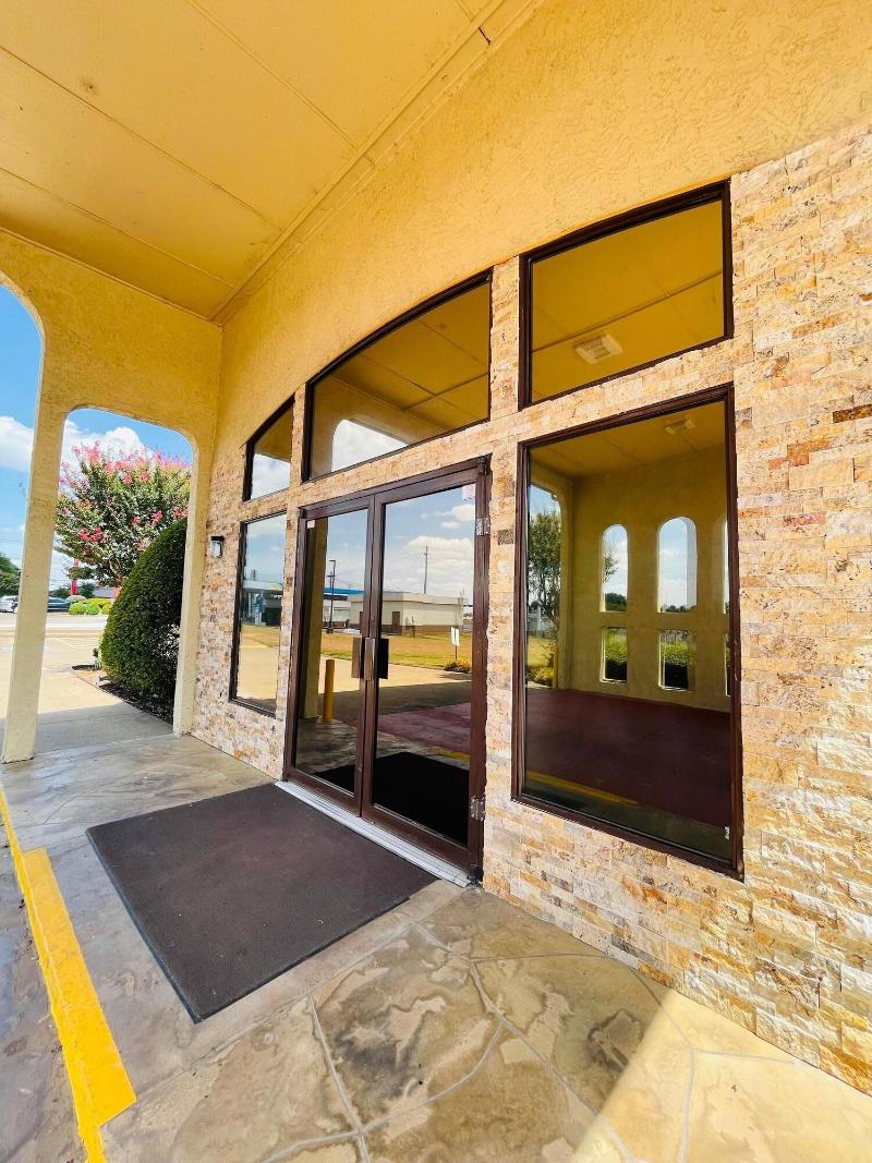 Spanish Trails Inn image