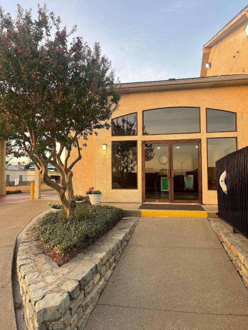 Spanish Trails Inn image