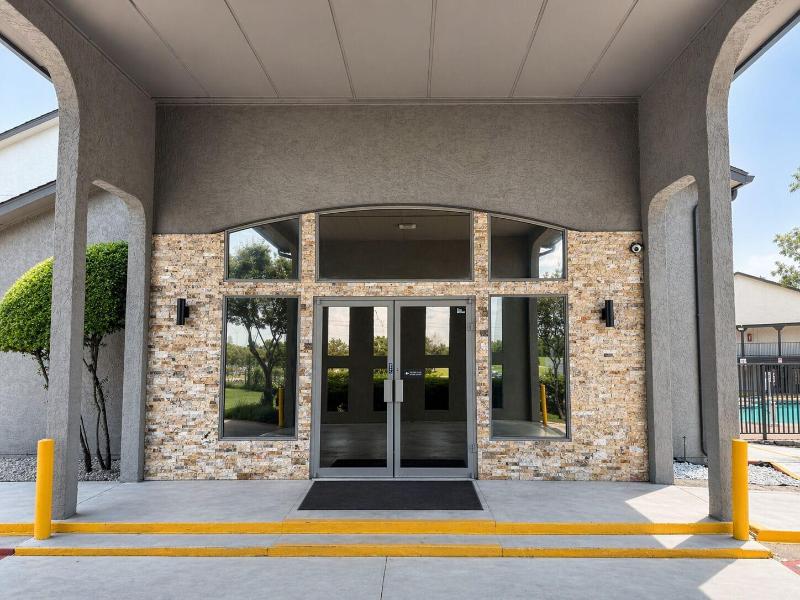 Spanish Trails Inn image