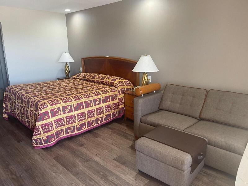 Spanish Trails Inn image