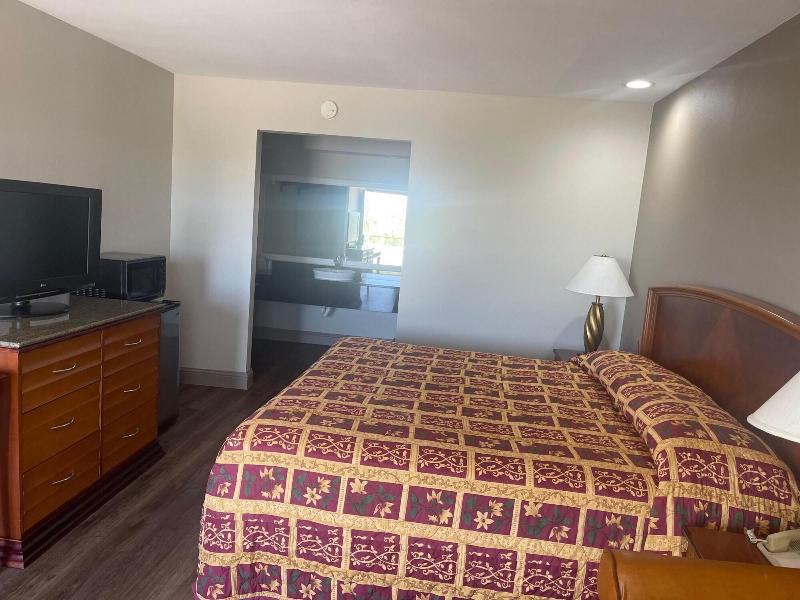 Spanish Trails Inn image