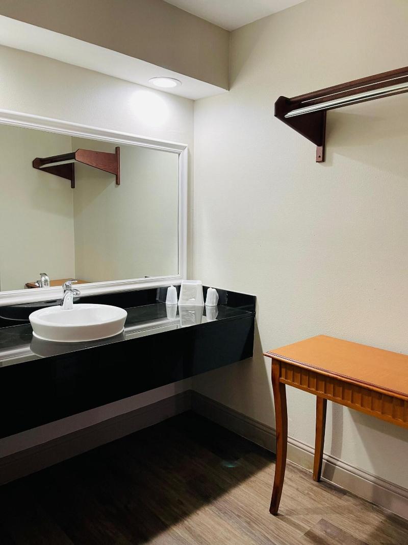 Spanish Trails Inn image