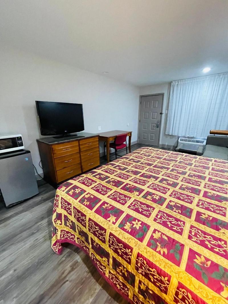 Spanish Trails Inn image