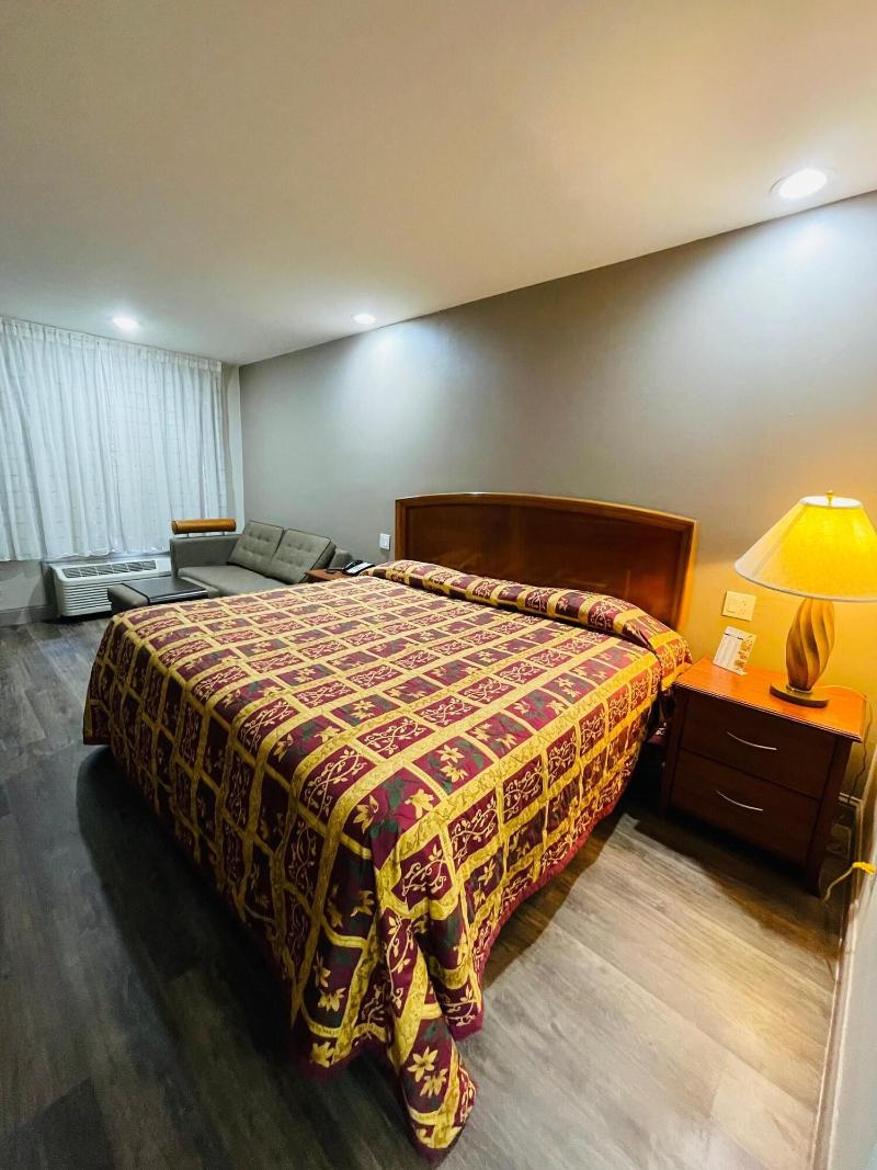Spanish Trails Inn image