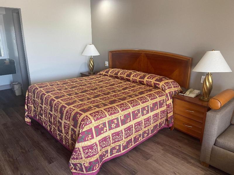 Spanish Trails Inn image