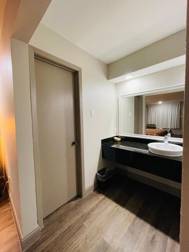 Spanish Trails Inn image