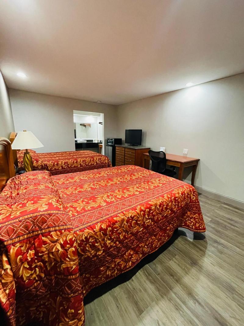 Spanish Trails Inn image
