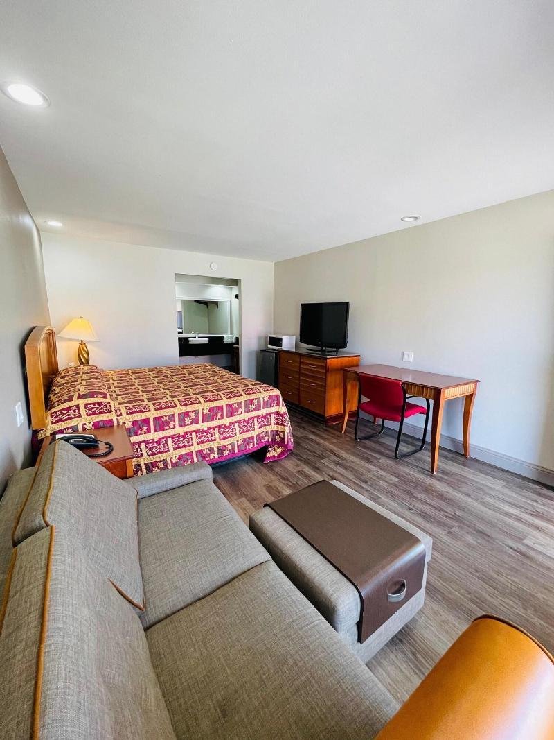 Spanish Trails Inn image