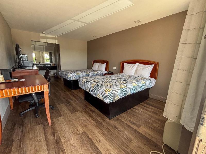 Spanish Trails Inn image