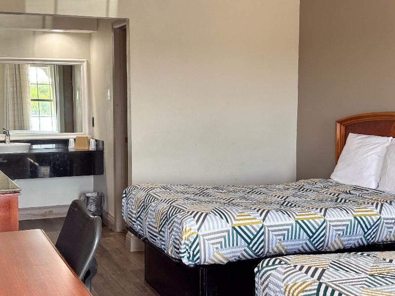 Spanish Trails Inn image