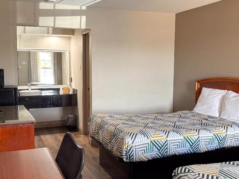Spanish Trails Inn image