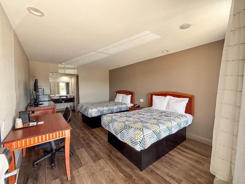 Spanish Trails Inn image