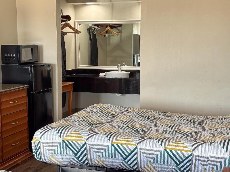 Spanish Trails Inn image