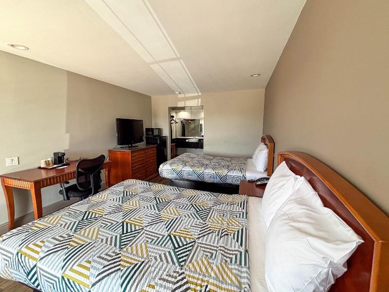 Spanish Trails Inn image