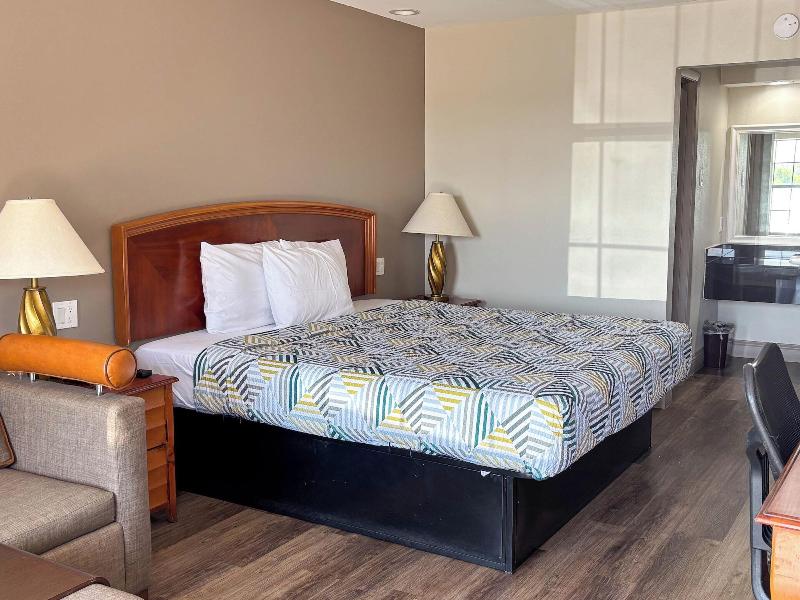 Spanish Trails Inn image