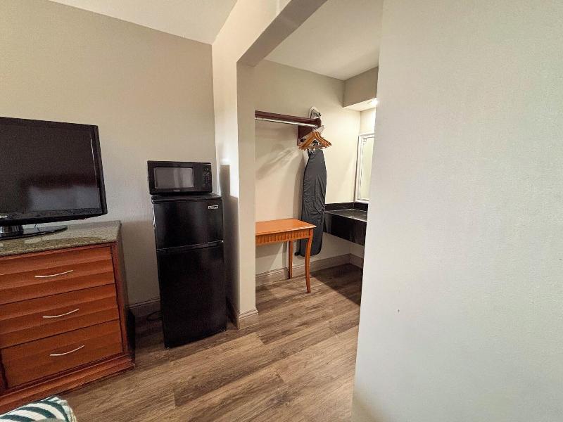 Spanish Trails Inn image