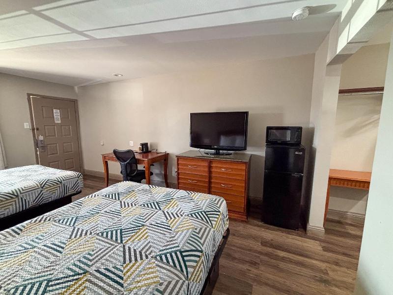 Spanish Trails Inn image