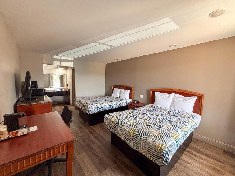 Spanish Trails Inn image