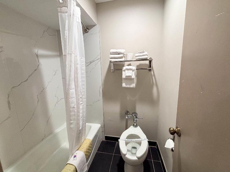 Spanish Trails Inn image