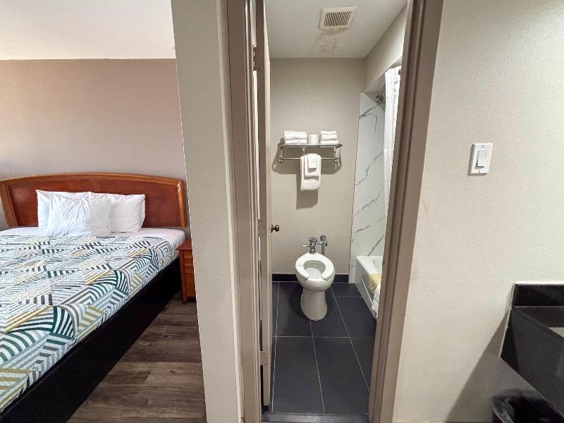 Spanish Trails Inn image