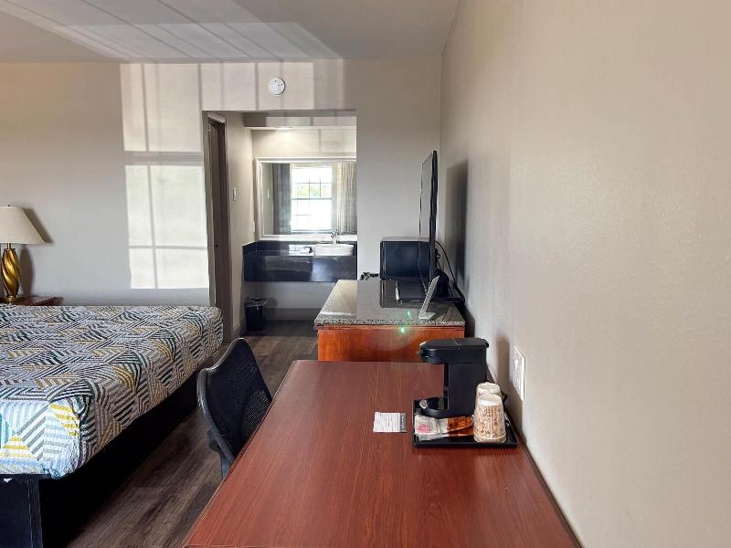 Spanish Trails Inn image