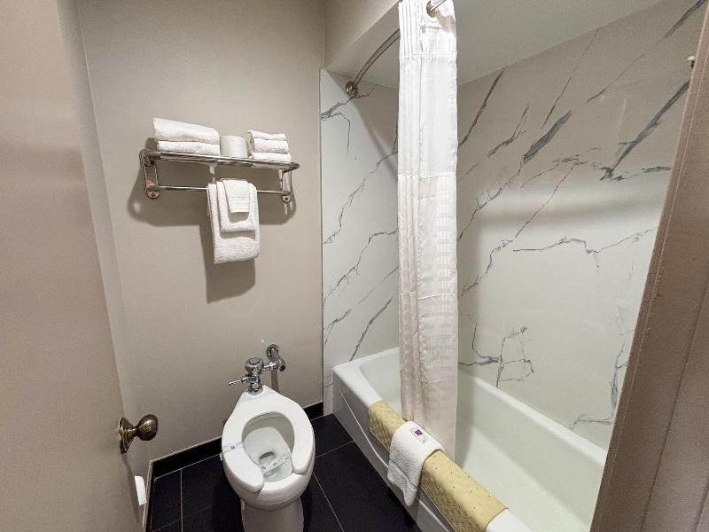 Spanish Trails Inn image