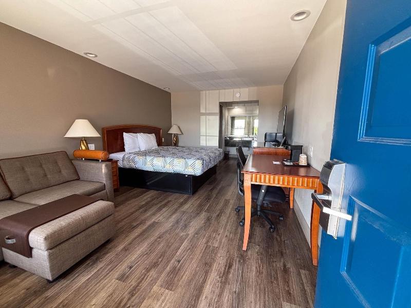 Spanish Trails Inn image