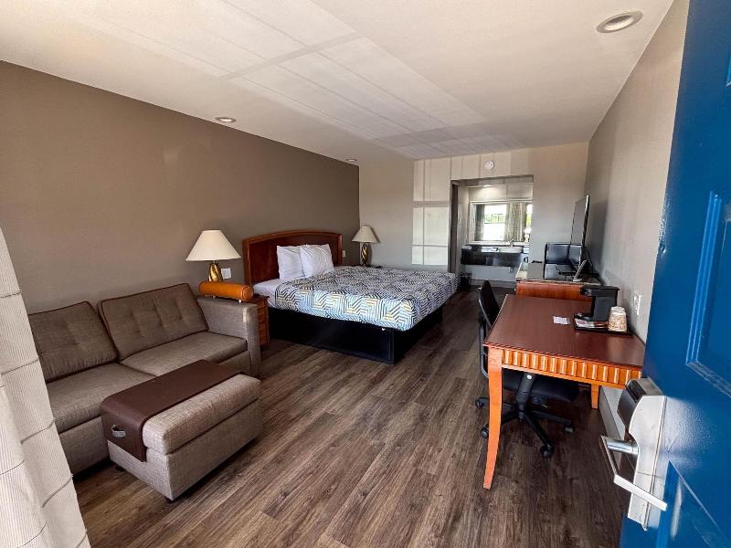 Spanish Trails Inn image