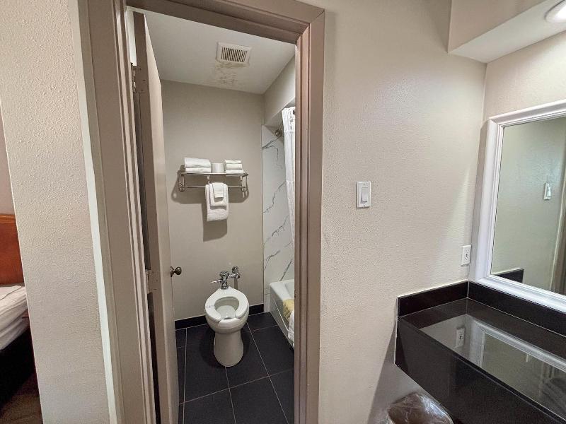 Spanish Trails Inn image