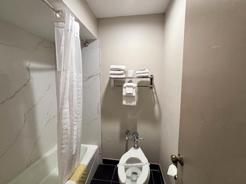Spanish Trails Inn image