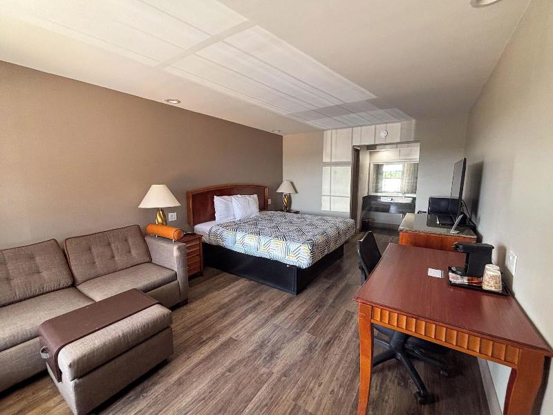 Spanish Trails Inn image