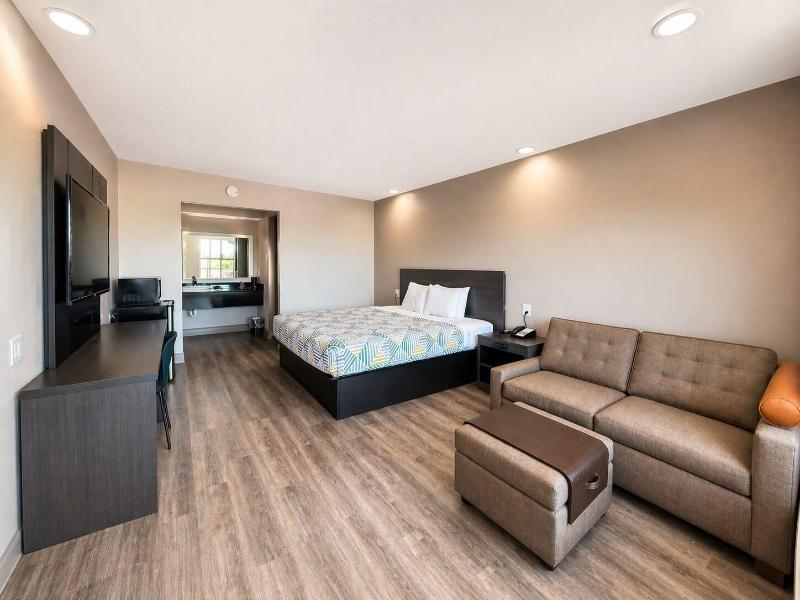 Spanish Trails Inn image